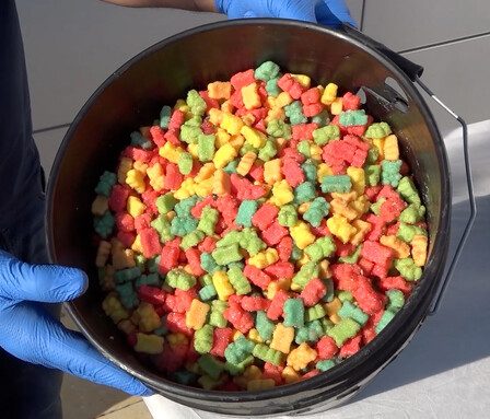 Vendu aux enfants ? Un quart de tonne d'oursons gommeux contenant du cannabis saisi à Netivot 45 Vendu aux enfants ? Un quart de tonne d'oursons gommeux contenant du cannabis saisi à Netivot - 44