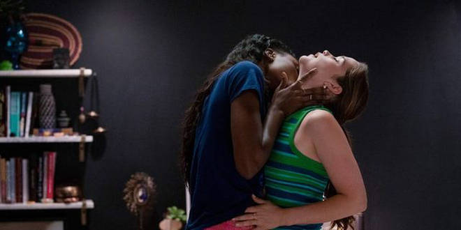 Imani Lewis et Sarah Catherine Hook dans le premier meurtre de Netflix