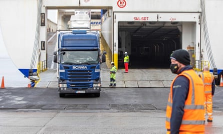 « Les Britanniques souffrent, mais pour nous, c'est l'heure du boom » : comment le Brexit a stimulé les ports français et irlandais | Brexit 3 Camion et bateau