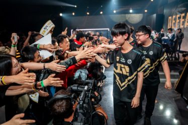 RNG a re-signé une star de soutien vétéran à sa liste de Ligue - 29