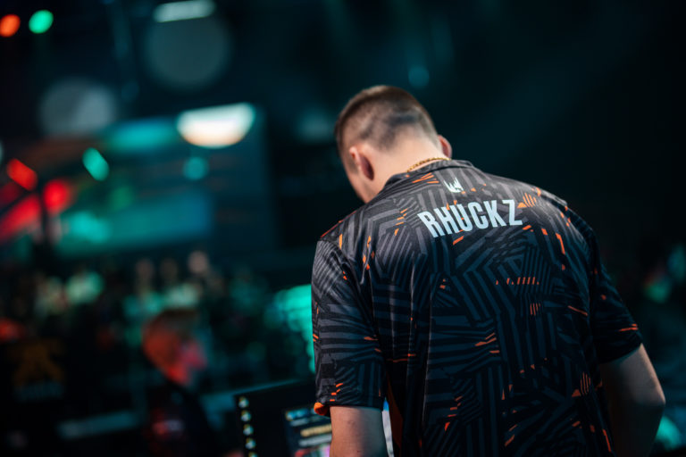 La réinitialisation pré-printemps de Fnatic verrait plus de joueurs, l'entraîneur-chef abandonné dans un énorme remaniement 2 La réinitialisation pré-printemps de Fnatic verrait plus de joueurs, l'entraîneur-chef abandonné dans un énorme remaniement - 1