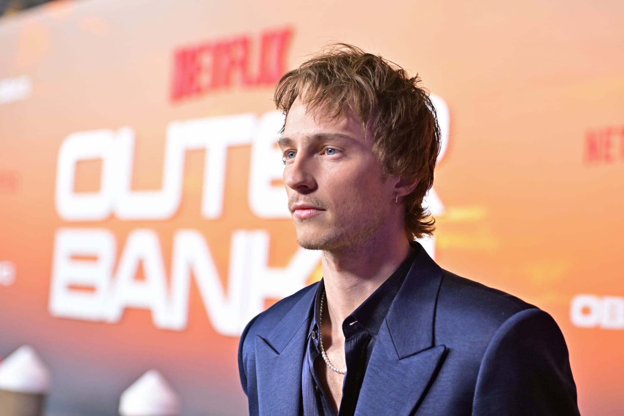 Avec qui Drew Starkey sort-il ? Le Outer Banks statut de la relation de la star 2 Avec qui Drew Starkey sort-il ? Le Outer Banks statut de la relation de la star - 1