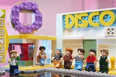 BTS a maintenant son propre jeu Lego, avec des figurines des sept membres du groupe. - 7