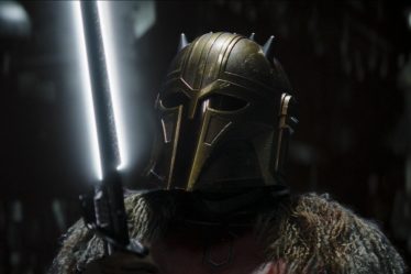 Emily Swallow, de The Mandalorian, apprécie la mystérieuse histoire de l'armurier - Looper - 7