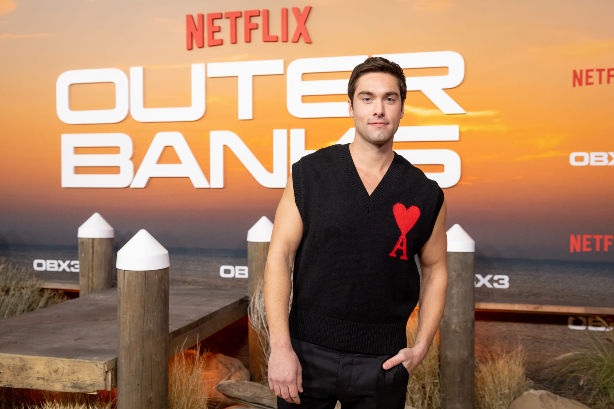 Hauteur d'Austin North : Quelle est la taille de la Outer Banks acteur ? 2 Hauteur d'Austin North : Quelle est la taille de la Outer Banks acteur ? - 1