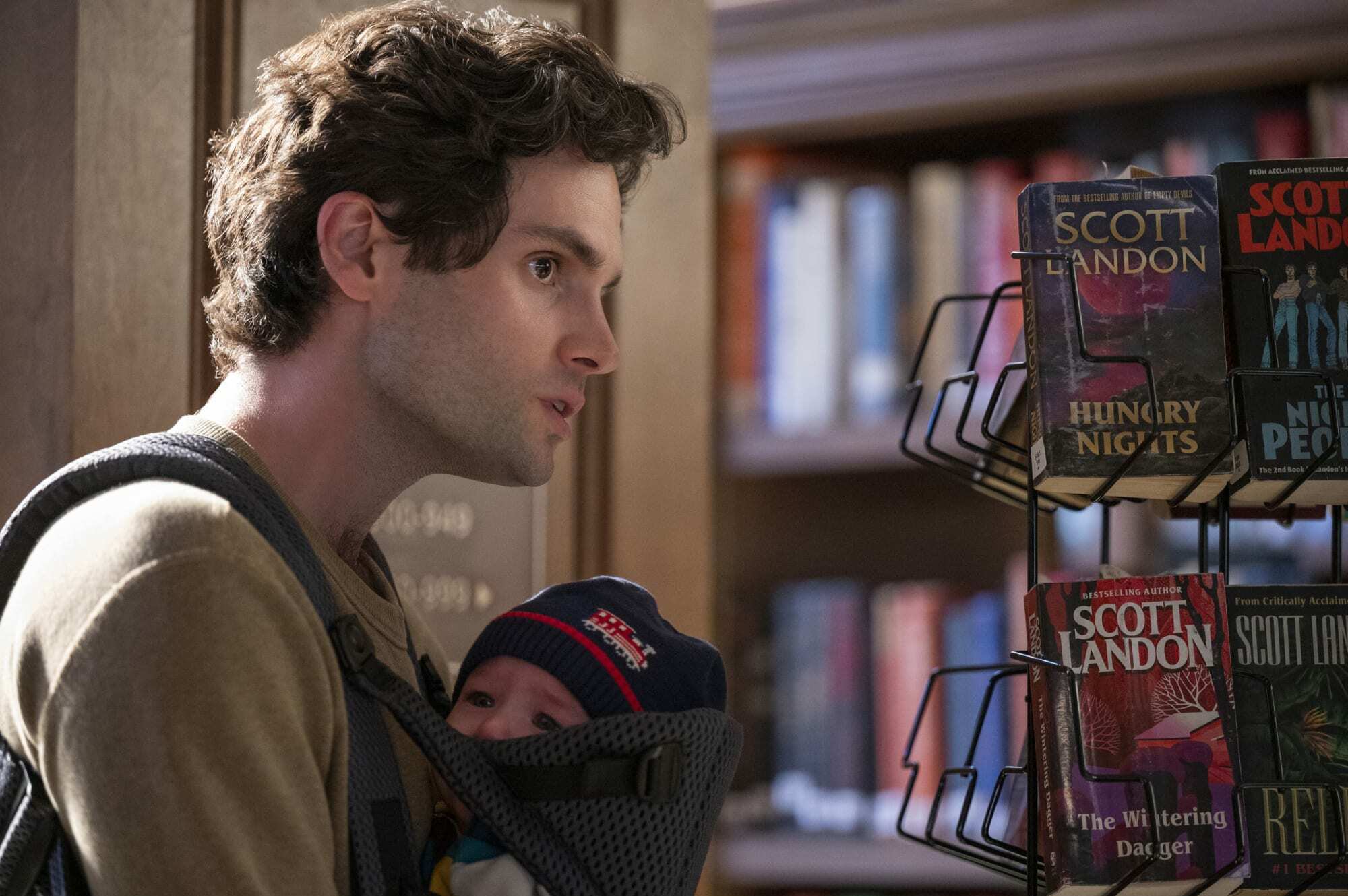 Le bébé de Joe et Love, Henry, est-il dans Vous saison 4 partie 1 ? 2 Le bébé de Joe et Love, Henry, est-il dans Vous saison 4 partie 1 ? - 1