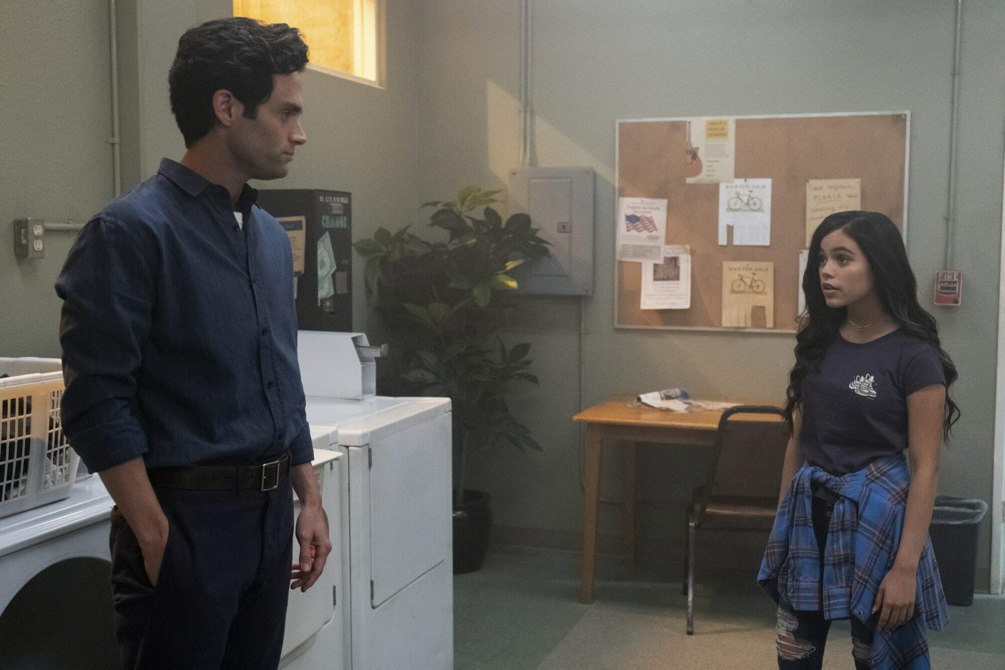 Penn Badgley fait l'éloge de l'ancienne co-star de You, Jenna Ortega : "Elle est si talentueuse". 2 Penn Badgley fait l'éloge de l'ancienne co-star de You, Jenna Ortega : "Elle est si talentueuse". - 1