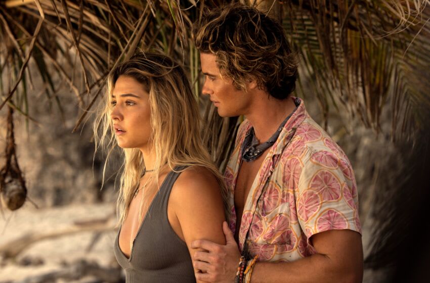 Quelle heure est Outer Banks saison 3 sort au Royaume-Uni ? 3 Outer Banks. (de gauche à droite) Madelyn Cline dans le rôle de Sarah Cameron, Chase Stokes dans le rôle de John B dans l'épisode 301 de Outer Banks. Cr. Jackson Lee Davis/Netflix © 2023