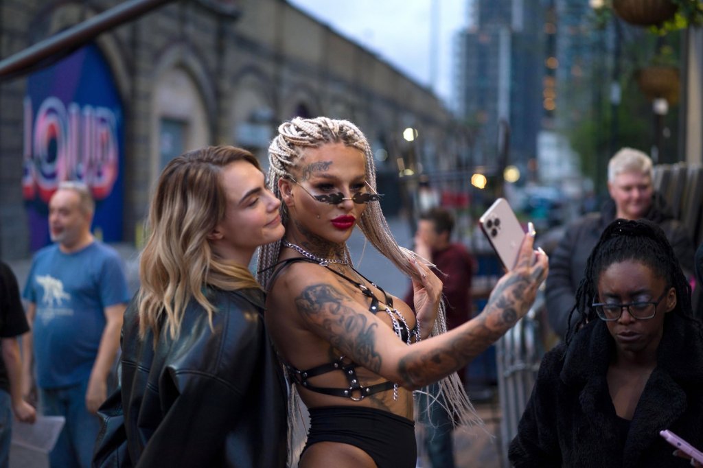 Qui aurait cru qu'une partie de jambes en l'air avec Cara Delevingne pouvait être si ennuyeuse ? - 3