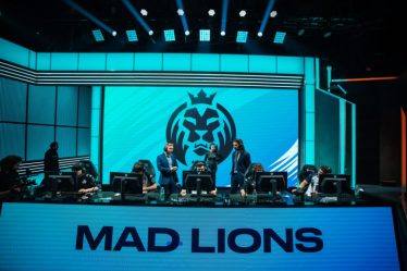 Les MAD Lions arrachent le billet des séries éliminatoires du LEC avec une victoire rapide contre Astralis - 5