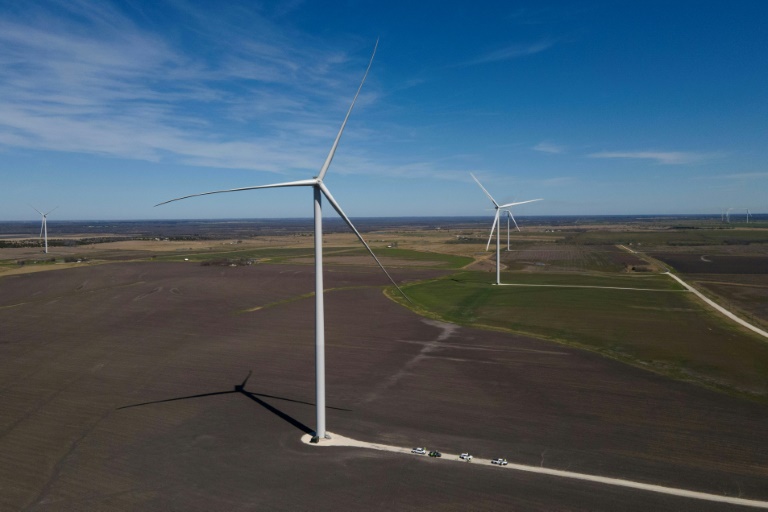 Vue aérienne des éoliennes du projet Limestone Wind à Dawson, Texas (Sud des Etats-Unis), le 28 février 2023. (AFP - Mark Felix)