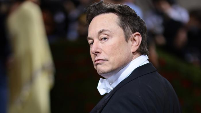 Le PDG de Twitter, Elon Musk, a licencié la moitié de ses employés