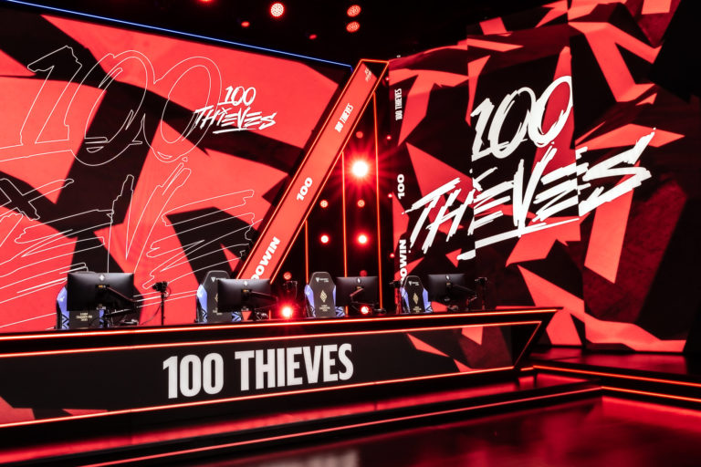 L'équipe LoL de 100 Thieves change d'entraîneur-chef 6 semaines après le début de la saison LCS 2023 - 1