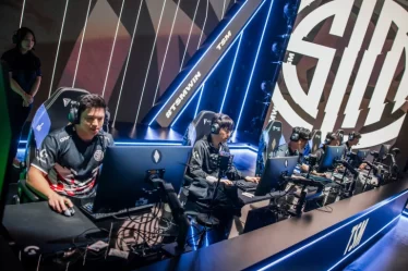 Reginald retarde à nouveau l'annonce de la division LoL de TSM - et les fans perdent rapidement patience - 11