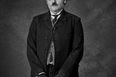 Kev Adams en Mona Lisa, M en Charlie Chaplin… Les personnages fictifs de Sasha Goldberger - 4