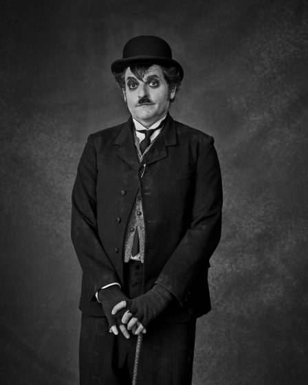 Kev Adams en Mona Lisa, M en Charlie Chaplin… Les personnages fictifs de Sasha Goldberger 61 Kev Adams en Mona Lisa, M en Charlie Chaplin… Les personnages fictifs de Sasha Goldberger - 60