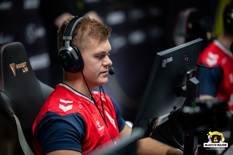 Dev1ce, blâmeF sauve Astralis CS:GO de l'élimination à Paris Major RMR avec un effort de transport massif 2 Dev1ce, blâmeF sauve Astralis CS:GO de l'élimination à Paris Major RMR avec un effort de transport massif - 1