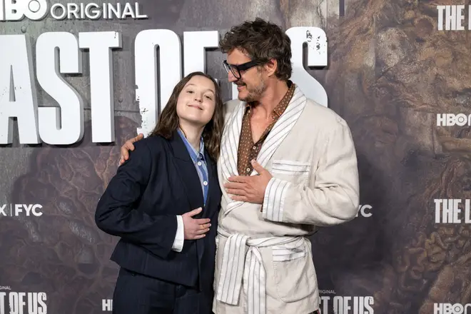 Pedro Pascal expliquant pourquoi il met sa main sur sa poitrine sur les tapis rouges devient viral 4 L'explication de Pedro Pascal derrière sa pose sur le tapis rouge devient virale