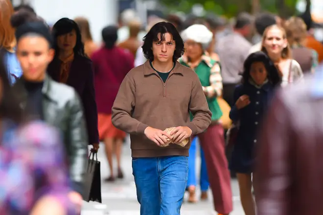 Tom Holland dit qu'il est sobre depuis plus d'un an après avoir travaillé sur sa santé mentale 4 Tom Holland tourne The Crowded Room depuis 2022