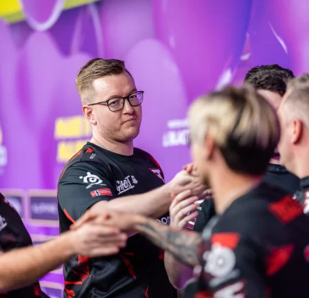 FaZe pro brise la communauté CS:GO avec une combinaison d'autocollants effrontés à Paris Major 86 FaZe pro brise la communauté CS:GO avec une combinaison d'autocollants effrontés à Paris Major - 85
