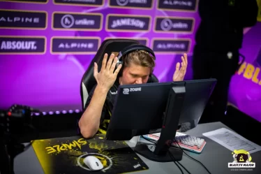 Woro2k prouve s1mple tort, alimente Monte à Paris CS: GO Major playoffs avec une victoire sur NAVI - 5