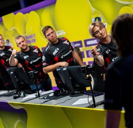 Les fans de CS: GO critiquent BLAST pour les interviews des joueurs majeurs de Paris 50 Les fans de CS: GO critiquent BLAST pour les interviews des joueurs majeurs de Paris - 49
