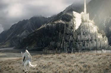 Nous avons demandé à l'IA de nommer le meilleur film du Seigneur des Anneaux, et sa réponse a été surprenante - 12