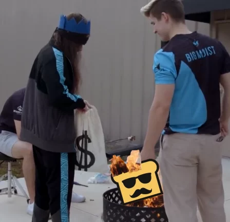 Ludwig et DisguisedToast's VALORANT le choc des créateurs se termine dans des records polaires opposés 2 Ludwig et DisguisedToast's VALORANT le choc des créateurs se termine dans des records polaires opposés - 1