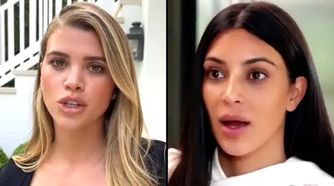 La génération Z déclare à nouveau les séparations latérales cool grâce au look viral de Sofia Richie 3 Le nouveau TikTok de Sofia Richie a incité les abonnés de la génération Z à déclarer le retour de la séparation latérale