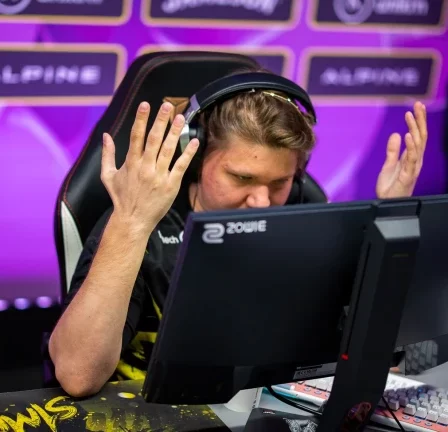 S1mple et nafany blast CS:GO pundit, disent que c'est "terrible" de l'entendre commenter 81 S1mple et nafany blast CS:GO pundit, disent que c'est "terrible" de l'entendre commenter - 80