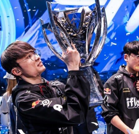 Faker semble avoir changé d’avis avec son skin LoL Worlds 2023 2 Faker semble avoir changé d’avis avec son skin LoL Worlds 2023 - 1