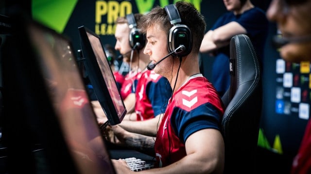 Top 10 des joueurs de l'histoire de CS:GO 11 Dev1ce en compétition avec Astralis lors de la saison 17 de l'ESL Pro League.