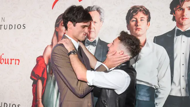 Barry Keoghan de Saltburn dit qu'il « flirte » vraiment avec Jacob Elordi 4 L'amitié de Jacob Elordi et Barry Keoghan est devenue l'une des parties préférées du film des téléspectateurs de Saltburn.