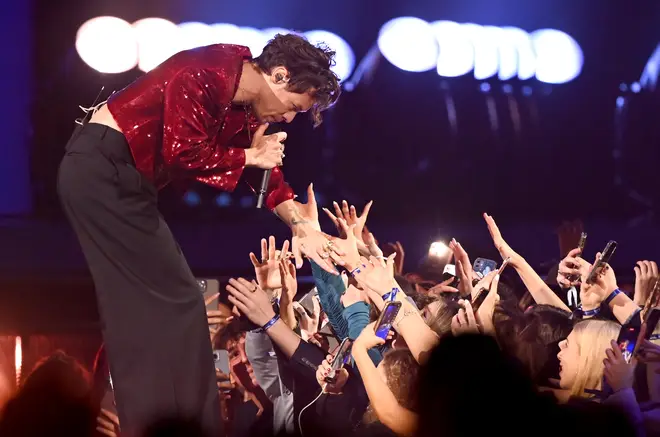 BRIT Awards 2024 : date, heure, nominations, interprètes et tout ce que vous devez savoir 4 Harry Styles s'est produit aux BRITs 2023