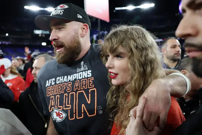 Les Swifties vivent pour la réaction de Taylor Swift après que quelqu'un ait dit qu'elle "avait ruiné... 4 Taylor Swift fait la fête avec Travis Kelce après que les Chiefs ont battu les Ravens