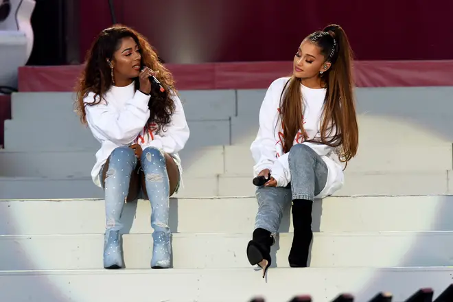 Victoria Monét met fin aux affirmations selon lesquelles Ariana Grande aurait « volé » son son 4 Victoria Monét et Ariana Grande au concert-bénéfice One Love Manchester