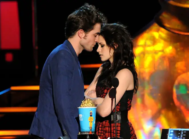 Kristen Stewart soulève des questions "étranges" sur la relation avec Robert Pattinson 4 L'intérêt pour la relation entre Kristen Stewart et Robert Pattinson a explosé pendant leur ère Twilight