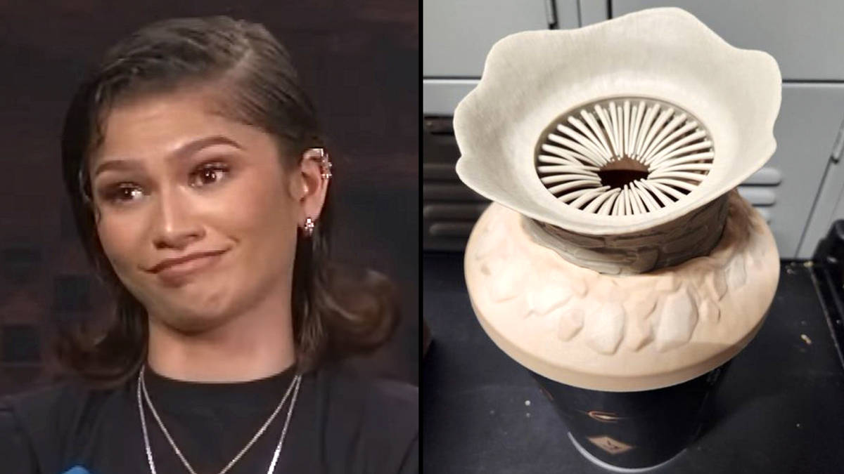 Zendaya traîne de manière hilarante le seau à pop-corn viral Dune : deuxième partie 2 Zendaya traîne de manière hilarante le seau à pop-corn viral Dune : deuxième partie - 1