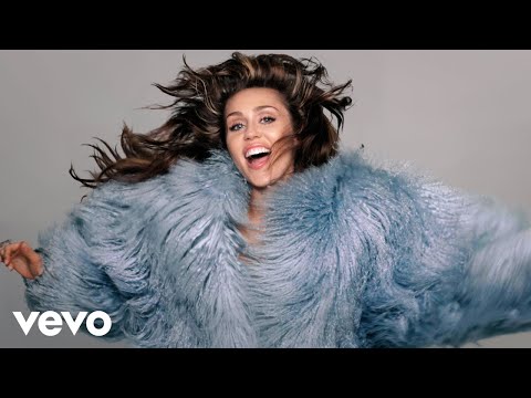 Miley Cyrus nie avoir copié Måneskin avec sa nouvelle chanson Doctor (Work It... - 4