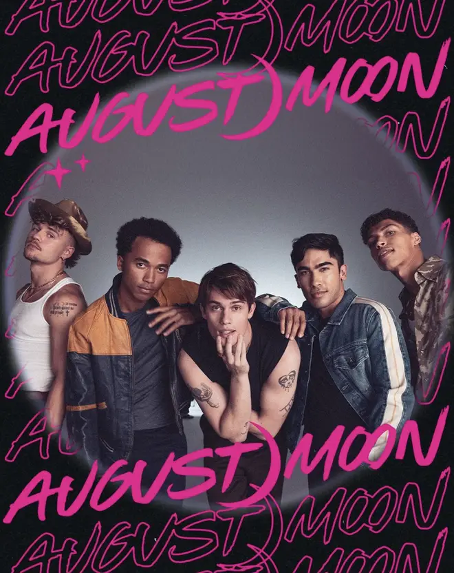 Rencontrez le groupe de « The Idea Of You » – August Moon 5 August Moon, de gauche à droite - Simon, Oliver, Hayes, Rory, Adrian