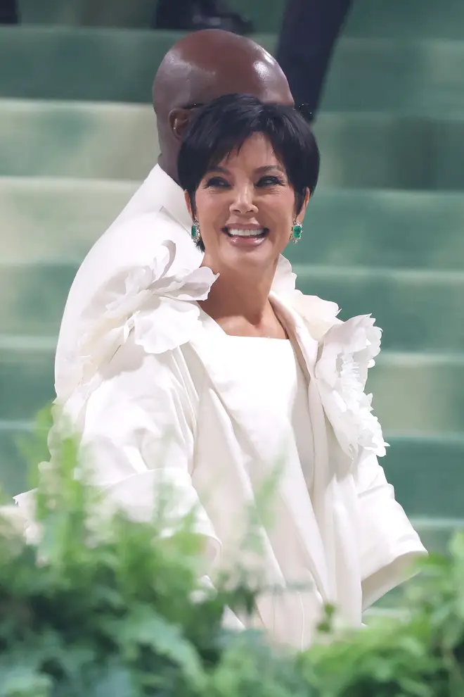 Kris Jenner a-t-elle un cancer ? Sa peur de la tumeur expliquée 4 Kris Jenner a été vue en train de partager de grands sourires sur le tapis du Met Gala