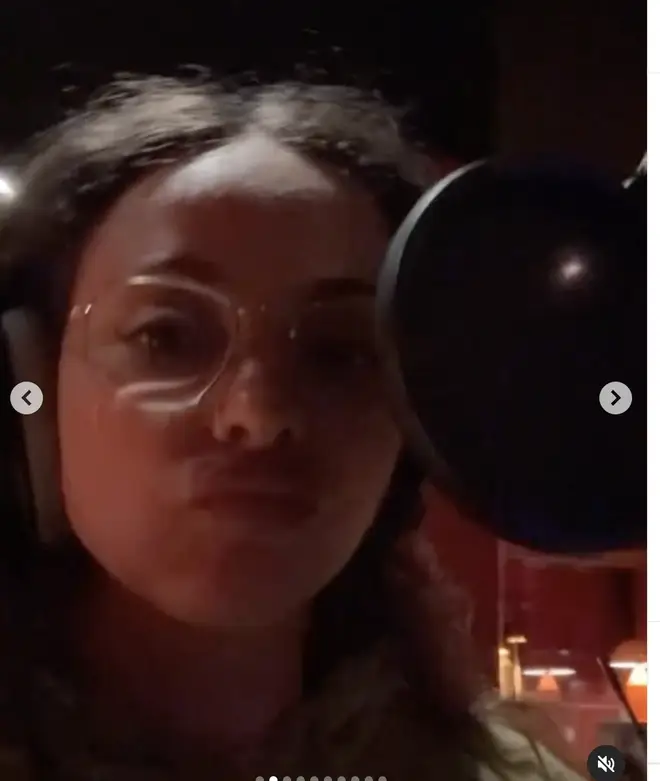 Tout ce que nous savons sur la musique solo de Jade Thirlwall : date de sortie, collaborations... 5 Jade a mis en ligne une vidéo d'elle devant un micro d'enregistrement