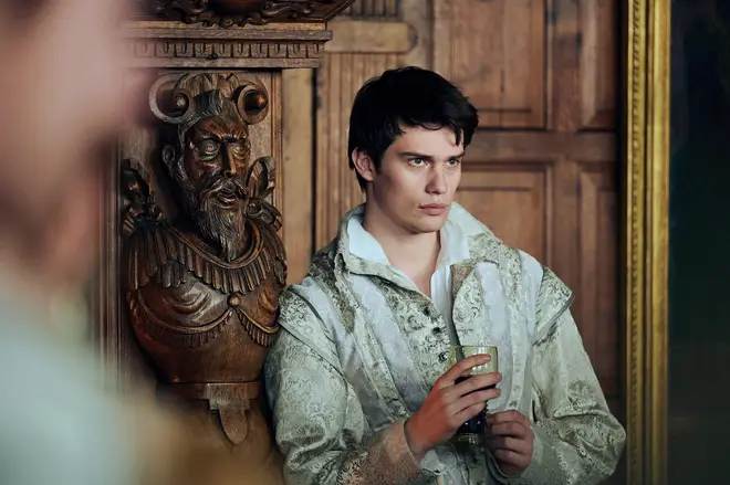 Nicholas Galitzine dit qu'il se sent « coupable » d'avoir joué des rôles homosexuels en tant qu'acteur hétérosexuel 4 Nicolas Galitzine dans Mary & George
