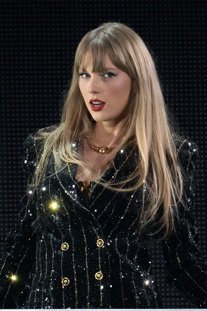 Chaque tenue que Taylor Swift porte lors de la tournée Eras 9 Elle a aussi une version à fines rayures