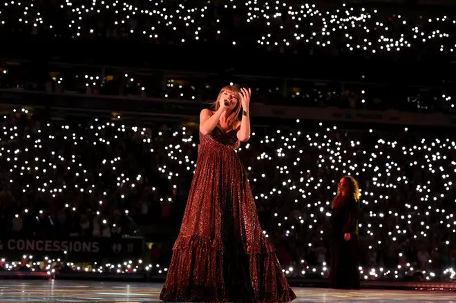 Chaque tenue que Taylor Swift porte lors de la tournée Eras 22 Elle a lancé une robe scintillante « Evermore » dans le New Jersey