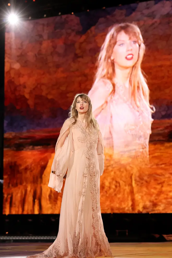 Chaque tenue que Taylor Swift porte lors de la tournée Eras 26 Elle a lancé une nouvelle robe « folklore » à Las Vegas