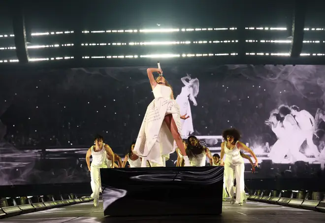Chaque tenue que Taylor Swift porte lors de la tournée Eras 42 Taylor Swift a une nouvelle tenue pour le département des poètes torturés dans le cadre de la série