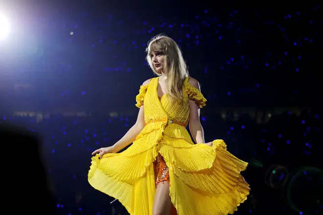 Chaque tenue que Taylor Swift porte lors de la tournée Eras 41 Taylor a lancé une version jaune vif