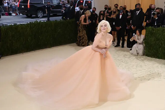 Le Met Gala à couper le souffle de Billie Eilish se déroule au fil des années 6 Billie Eilish au Met Gala 2021
