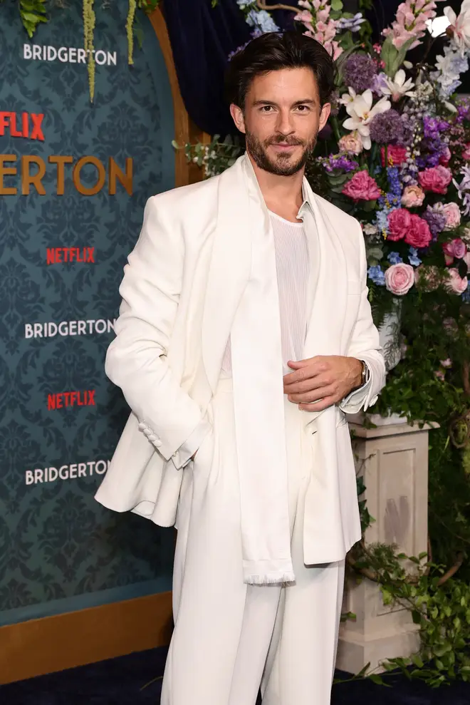 Bridgerton : premiers looks sur le tapis rouge de la saison 3, de Nicola Coughlan à Jonathan Bailey 9 Jonathan Bailey à la première de la saison 3 de Bridgerton sur Netflix